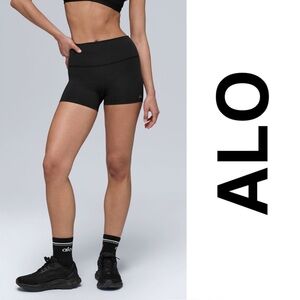 ALO 3” high waisted airlift shorts Size Small
